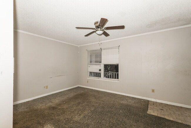 Building Photo - Fantastic 3bd/1.5ba home! Coming soon!