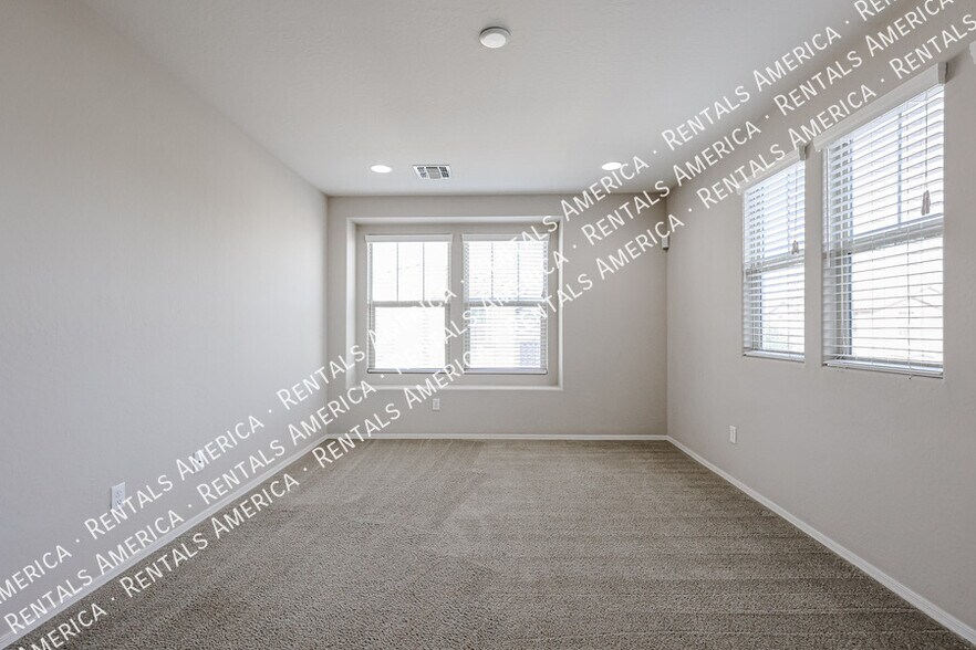 Building Photo - 270 N Scott Dr