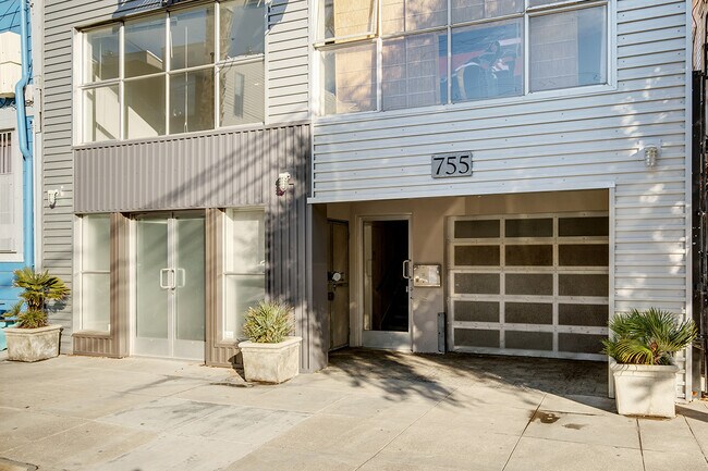 Building Photo - 755 Florida St