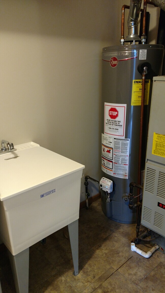 Building Photo - 7000 W 128th Ln