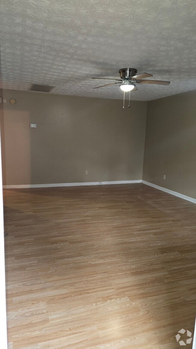 Building Photo - 8372 Warren Dr