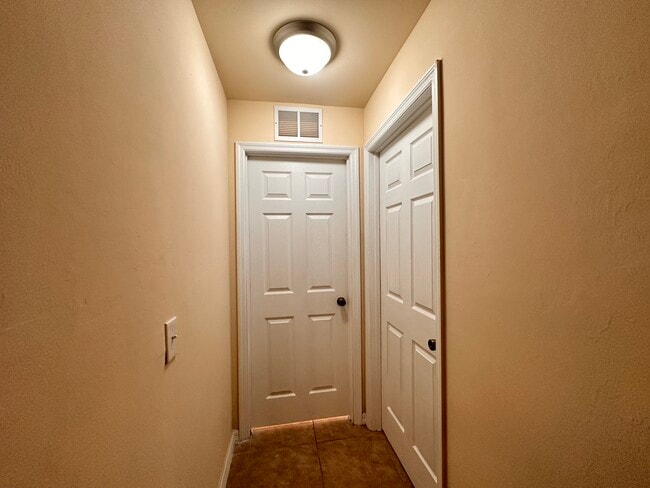 Building Photo - 148 SW 47th Terrace