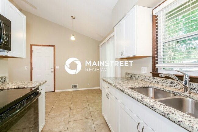 Building Photo - 3 Bedroom Pet-Friendly Home in Shawnee, KS with Main Street Renewal