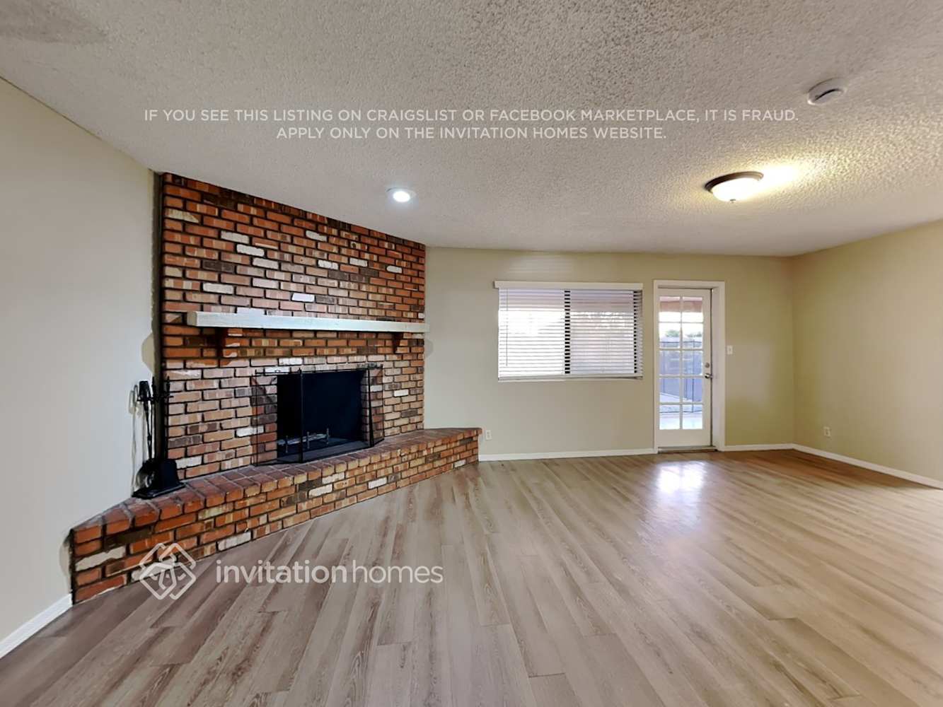 Building Photo - 336 S Travis