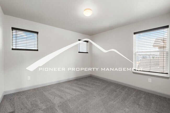 Building Photo - 4 Bed + Office, 2.5 Bath Lorson Ranch Home with Mountain Views & Open Space Behind