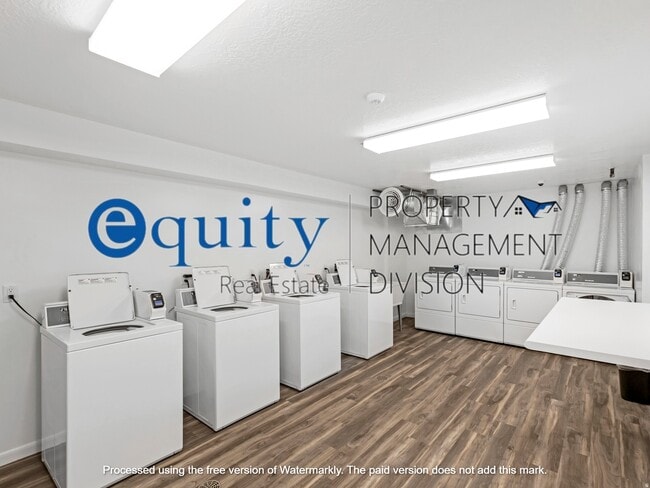 Building Photo - 1032 E 400 S