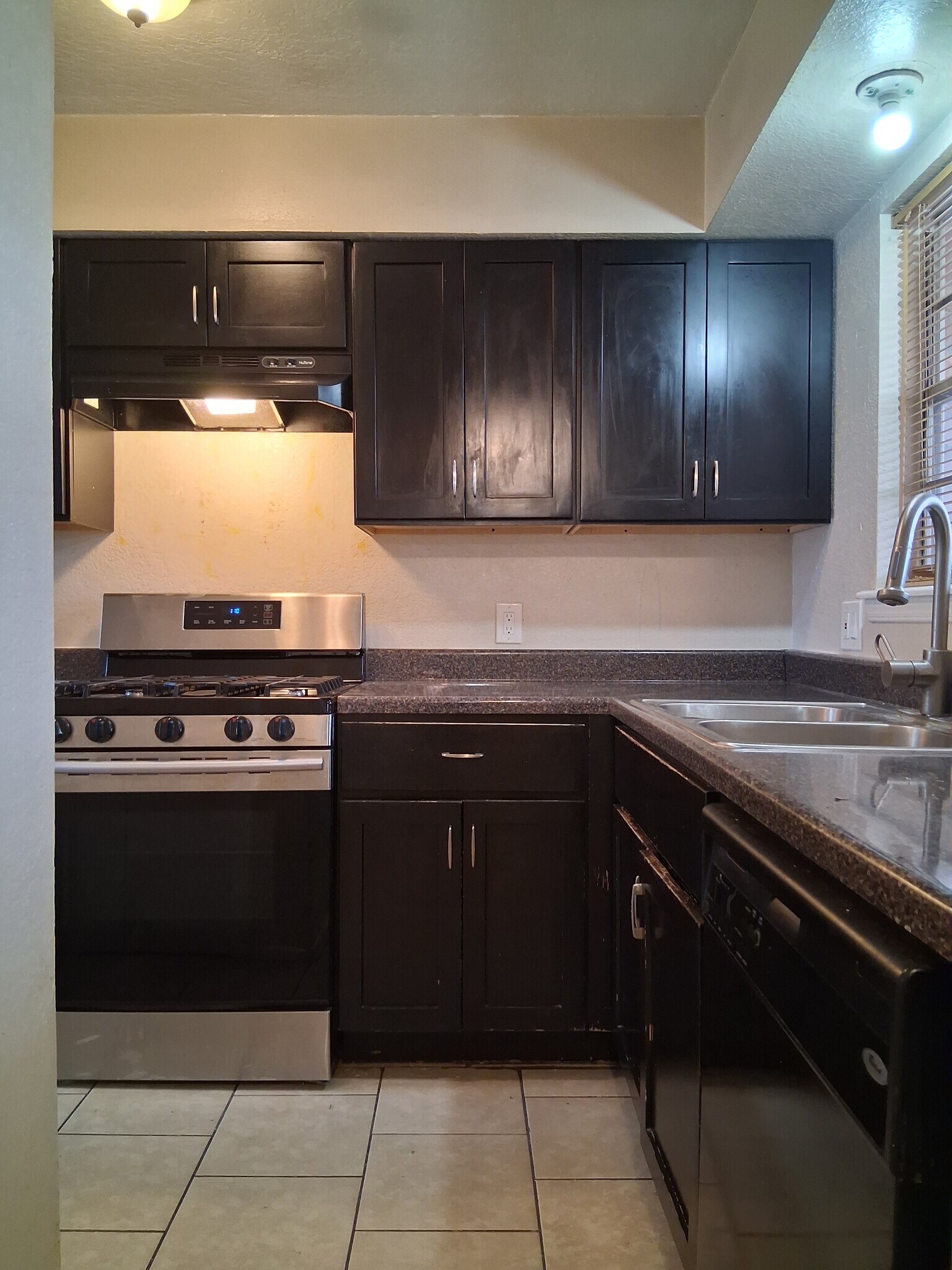 Building Photo - 6917 Alto Rey Ave Apt A