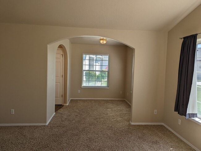 Building Photo - Park Like Setting