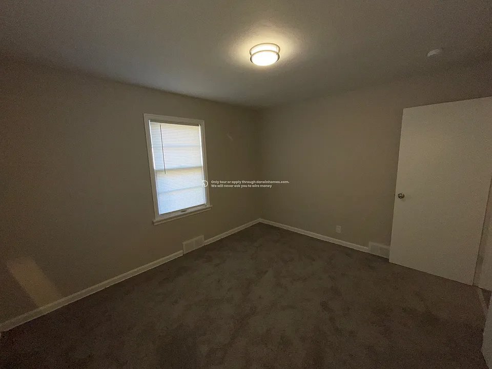 Building Photo - 917 E Fairoaks Ave