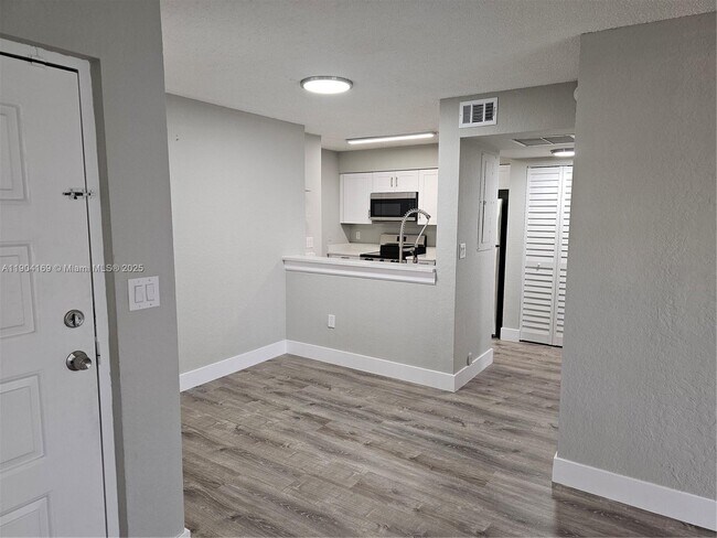 Building Photo - 2880 N Oakland Forest Dr