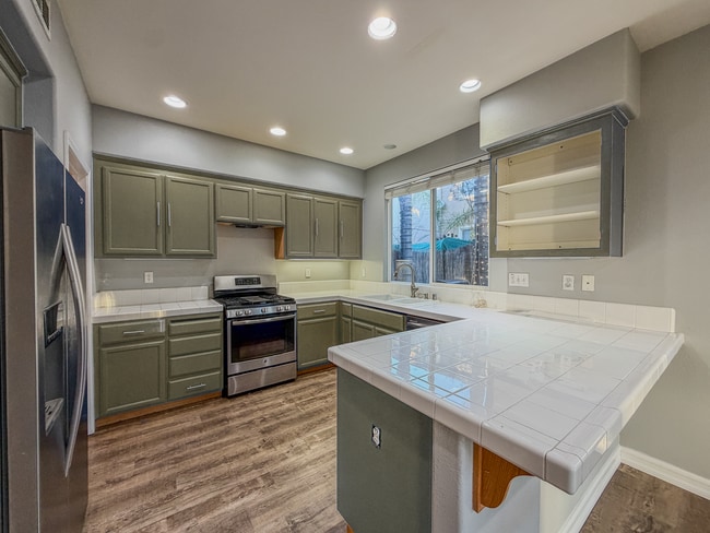 Building Photo - Fantastic. Three bedroom in Gilroy. Corner Lot