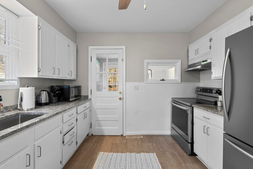 Building Photo - 11 Seaview Ave