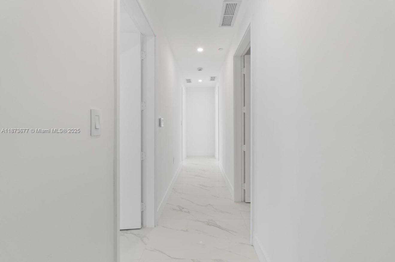 Building Photo - 700 NE 24th St