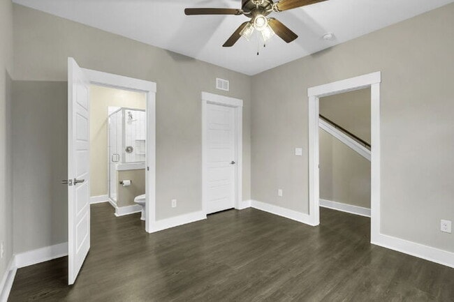 Building Photo - Modern 2-Bed, 2.5-Bath Townhouse Gem with Small Loft in Travelers Rest