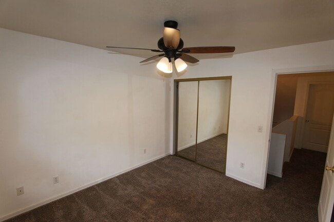 Building Photo - LEASE THROUGH JULY 3-Bed / 2.5-Bath Townhome in Boulder Point Near FUTS Trails