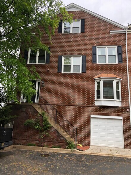Building Photo - 4105 Cherry Hill Rd