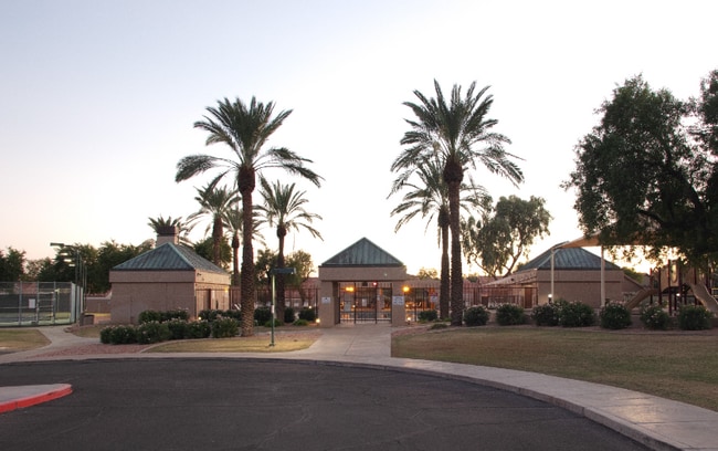 Building Photo - 3940 E Orchid Ln