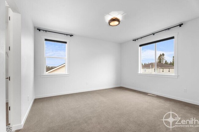 Building Photo - 990 W Magnolia Loop