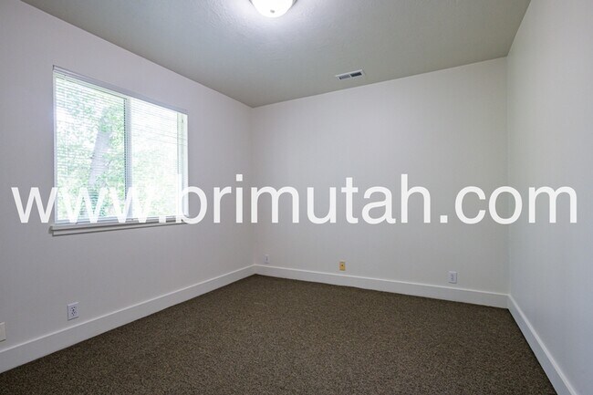 Building Photo - 1147 E Garfield Ave