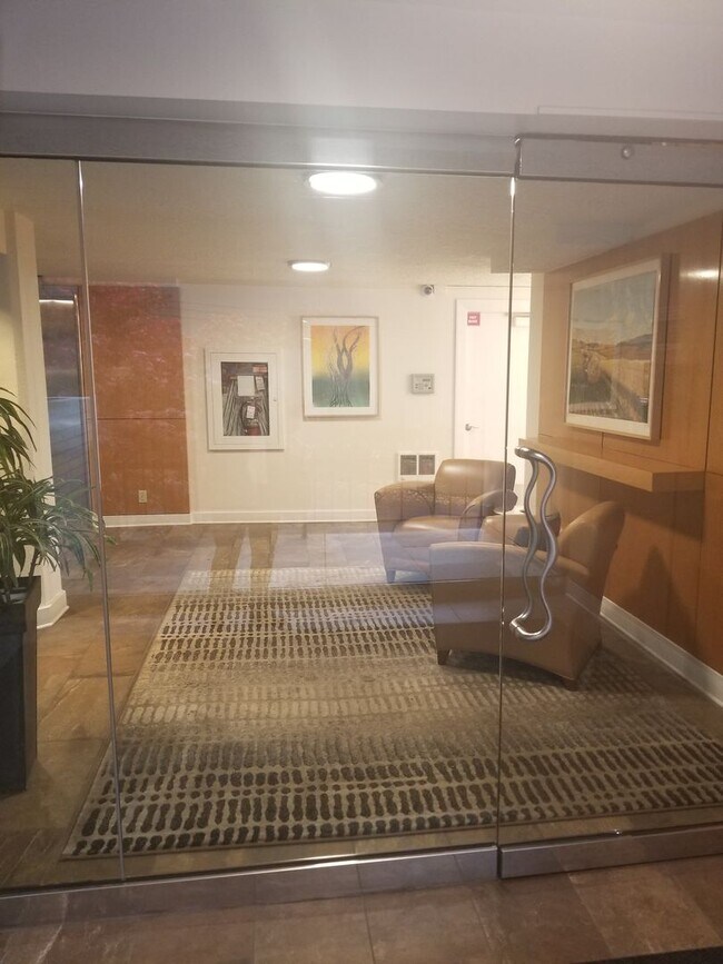 Building Photo - PARK PLACE 2 BEDROOM, 2 BATH CONDO - 1137 SQ. FT!