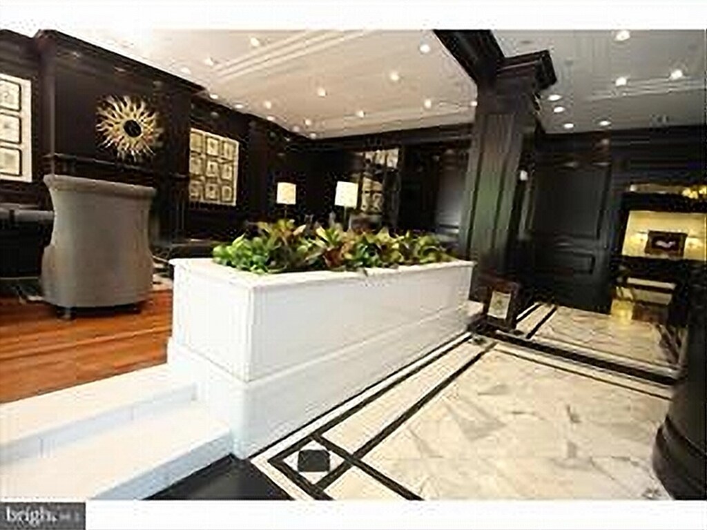 Lobby - 219 S 18th St