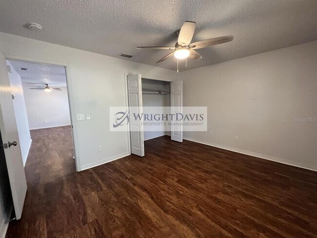 Building Photo - 3151 Bloomingdale Villas Ct