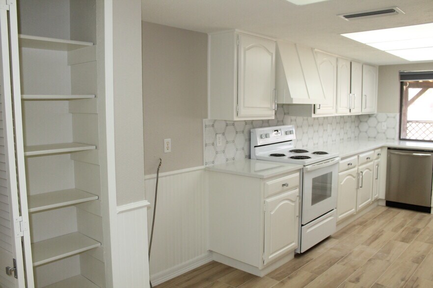 Building Photo - 4208 Arbor Dr