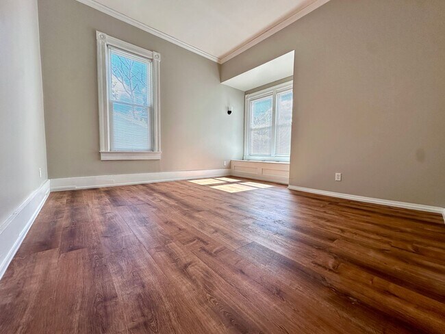 Building Photo - Charming 2 Bed / 1 Bath Home with Garage &...
