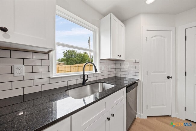 Building Photo - 1204 Martin Luther King Jr Ln