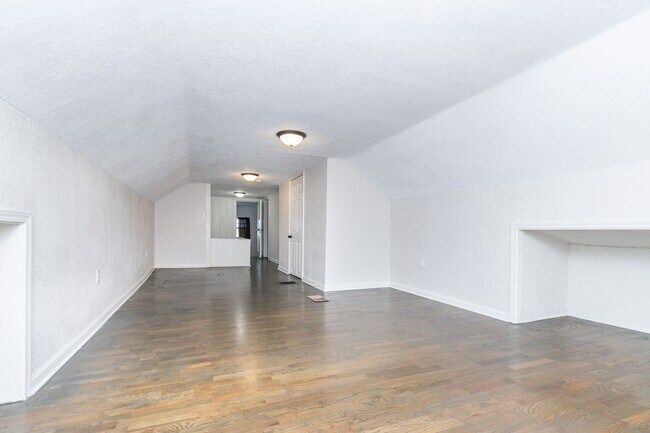 Building Photo - 2024 E 48th Terrace