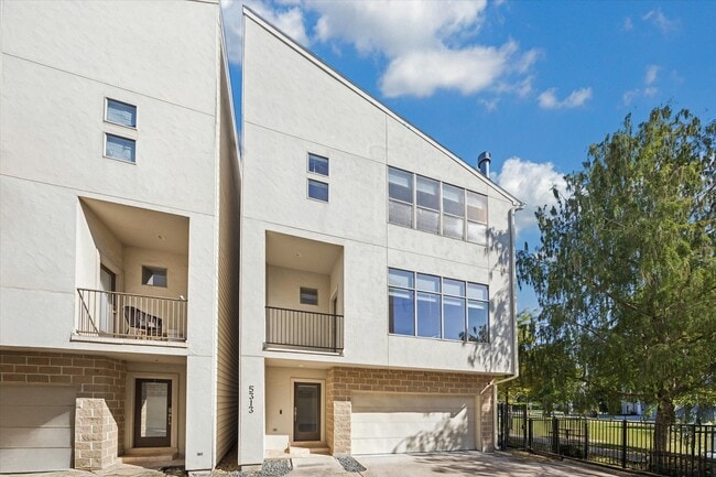 Building Photo - 5313 Lillian St