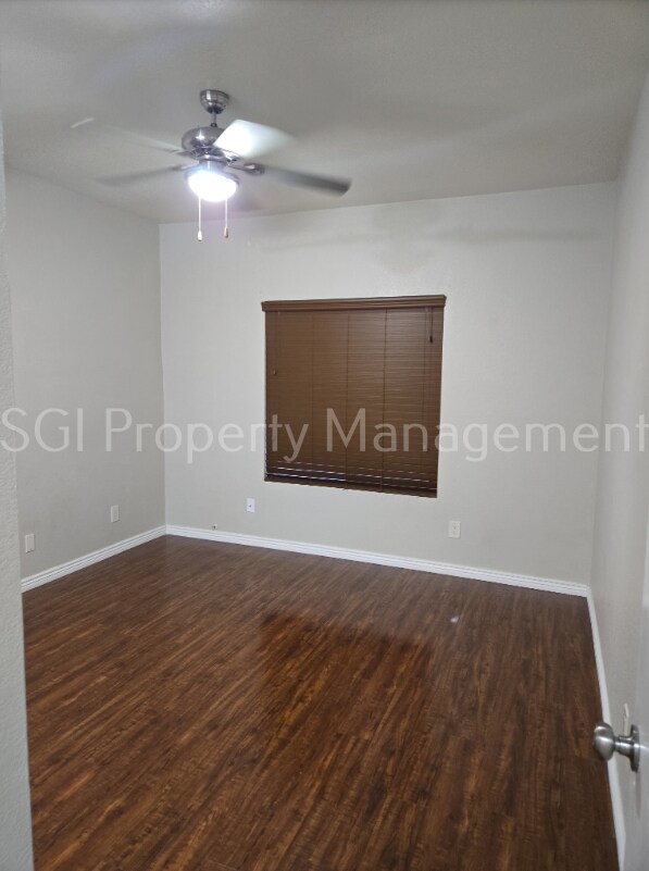 Building Photo - Highly upgraded property close to communit...