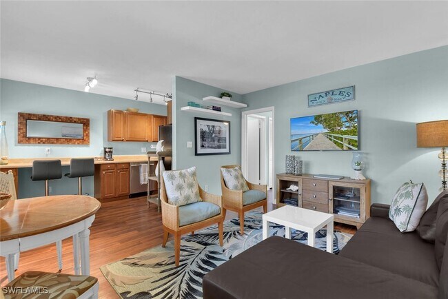 Primary Photo - 546 4th Ave S