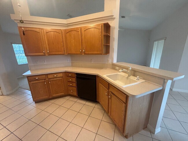 Building Photo - Move in ready 3/2 in 55+ community - near everything