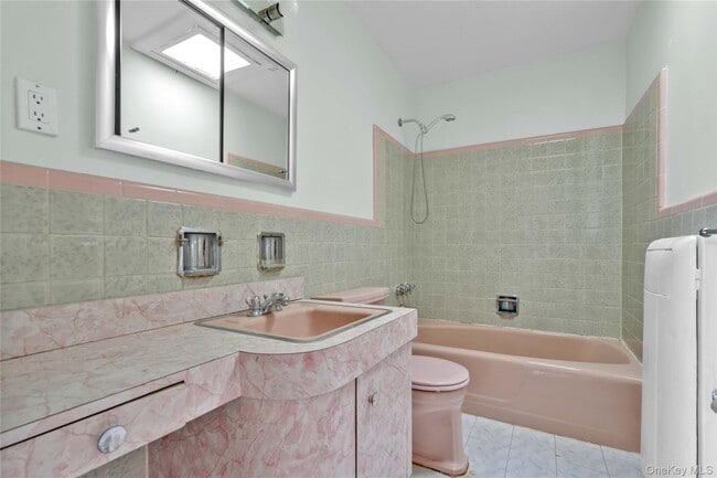 Building Photo - 61-12 70th St