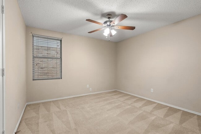 Building Photo - 3516 Clydesdale Dr