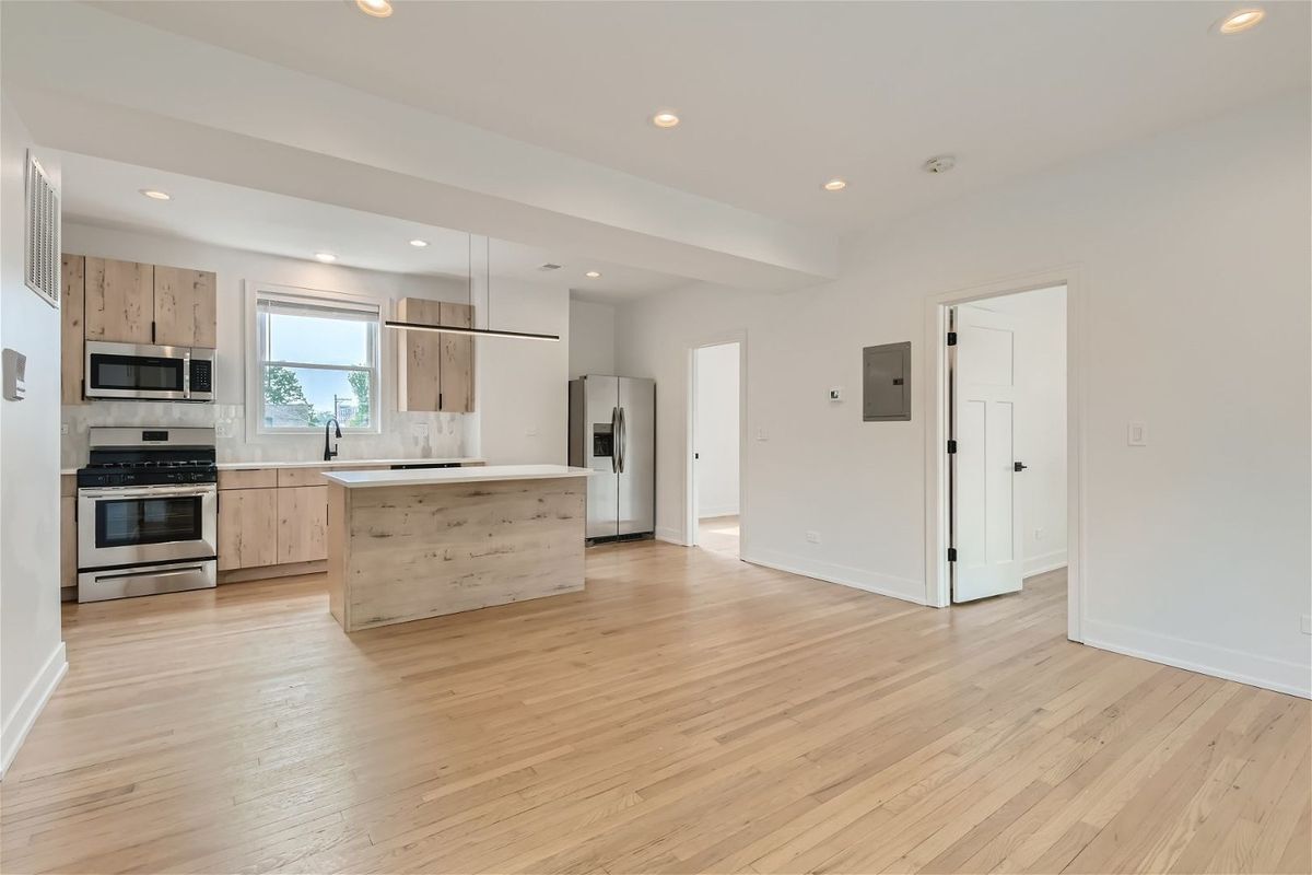 Building Photo - 2604 N Springfield Ave