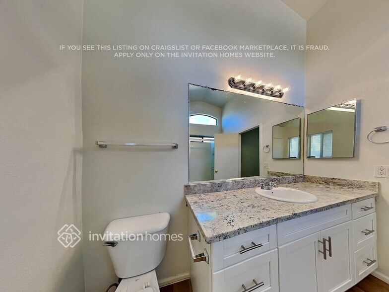 Building Photo - 1088 E Palomino Way