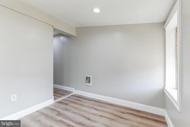 Building Photo - 614 Minor St