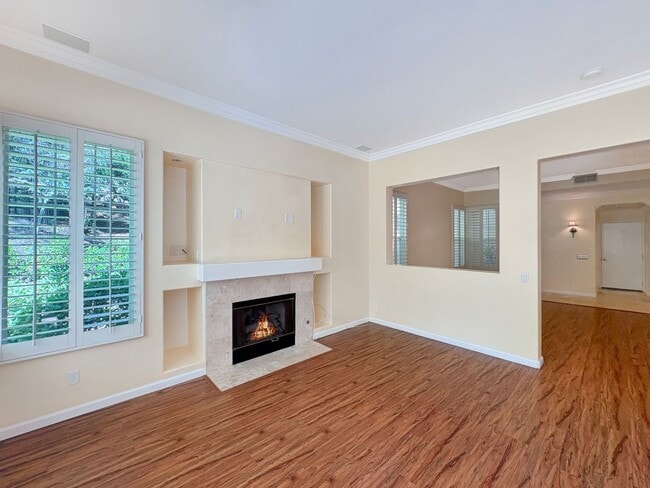 Building Photo - Stunning 3B/2.5BA Home in San Diego w/ Fir...