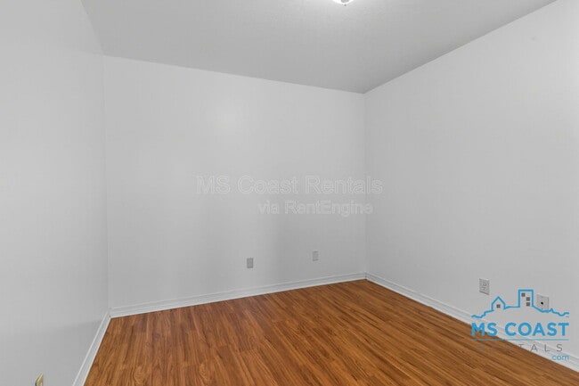 Building Photo - 10443 3rd Ave