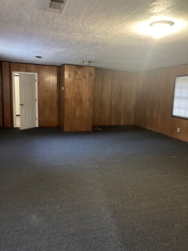 Building Photo - 356 Live Oak Ave