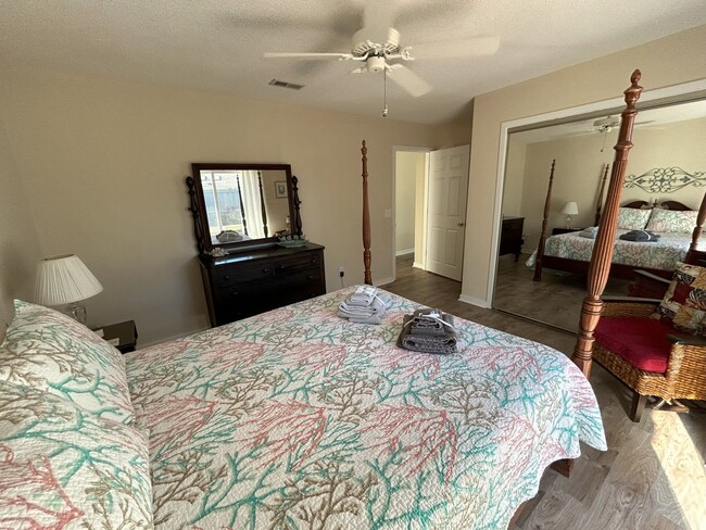 Building Photo - Monthly furnished rental 2 1/2 miles from ...