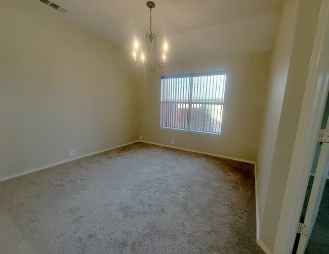 Building Photo - 1319 Periwinkle Dr