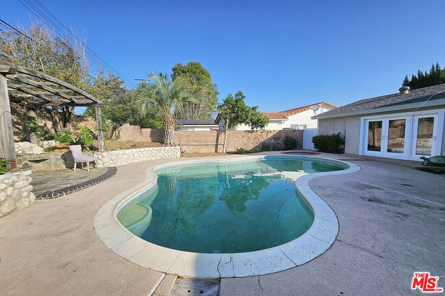 Building Photo - 9321 Donna Ave