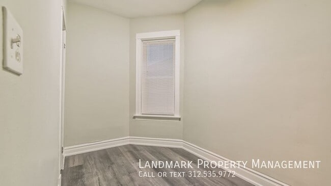 Building Photo - 2132 W Haddon-Unit 2