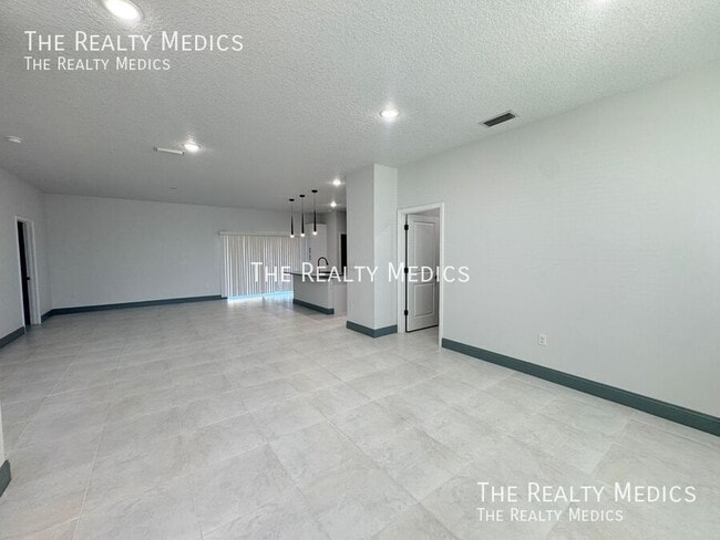 Building Photo - 2226 Rock Dr