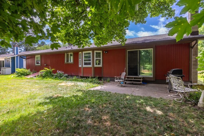 Building Photo - 58 Dutchess Dr