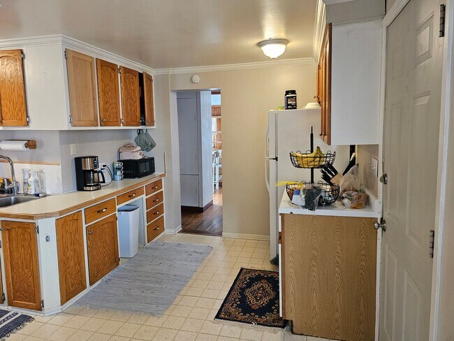 Building Photo - 4 bedroom House Close to U of M! Leasing for Fall 2026!