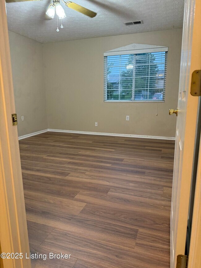 Building Photo - 10305 Trotters Pointe Dr